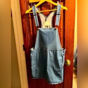 Women’s size Large denim jumper.
